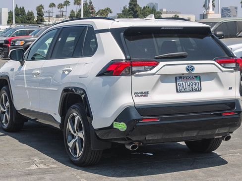 Used 2022 Toyota RAV4 SE w/ Weather & Moonroof Package AWD/4WD image 7