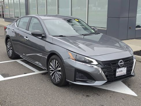 Certified 2025 Nissan Altima 2.5 SV FWD image 3