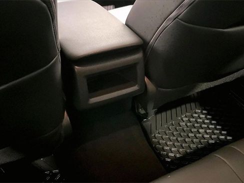 Used 2024 Toyota Camry SE image 10