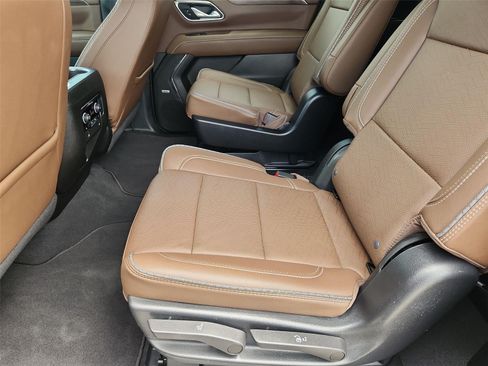 Used 2023 Chevrolet Suburban High Country AWD/4WD image 26
