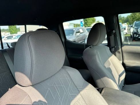 Used 2018 Toyota Tacoma TRD Sport w/ Four Season Floor Mat Package AWD/4WD image 19