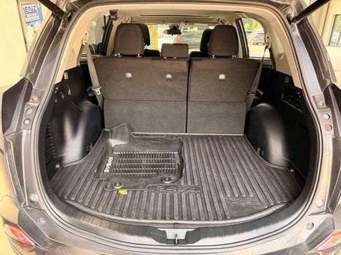 Used 2017 Toyota RAV4 XLE AWD/4WD image 10