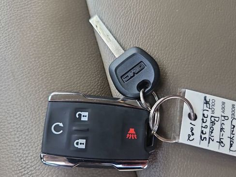 Used 2015 GMC Canyon SLT w/ Driver Alert Package AWD/4WD image 29
