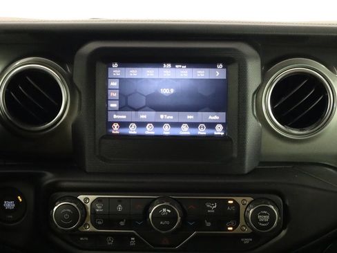 Used 2021 Jeep Gladiator Overland w/ LED Lighting Group AWD/4WD image 25