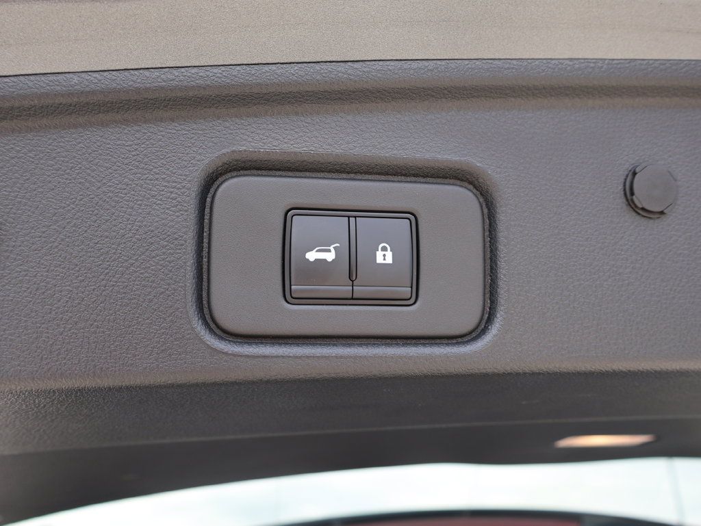 Used 2025 Nissan Pathfinder SL w/ SL Premium Package AWD/4WD image 16