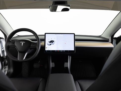 Used 2020 Tesla Model 3 Standard Range RWD image 29