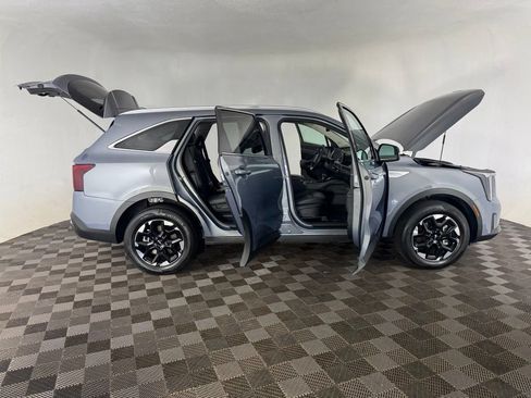 Used 2025 Kia Sorento S AWD/4WD image 10