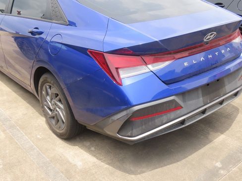 Used 2024 Hyundai Elantra SEL FWD image 13