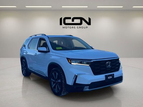 Used 2023 Honda Pilot Touring image 7