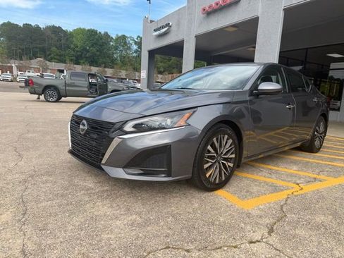 Used 2023 Nissan Altima 2.5 SV FWD image 7