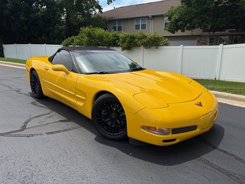 Used 2004 Chevrolet Corvette Convertible w/ Preferred Equipment Group RWD image 3