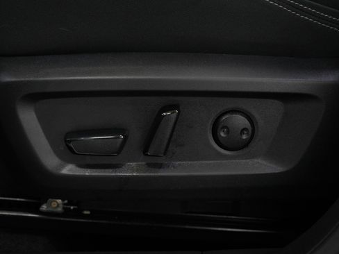 Used 2025 Nissan Rogue SV AWD/4WD image 30