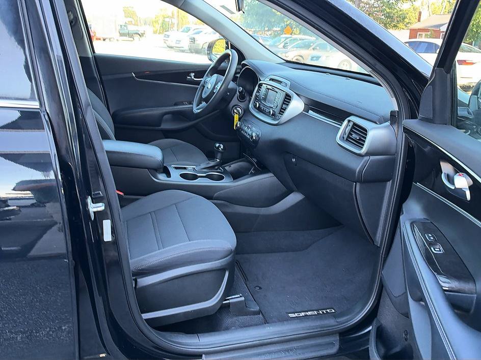 Used 2017 Kia Sorento AWD image 29
