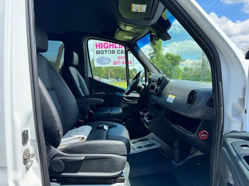 Used 2019 Mercedes-Benz Sprinter 2500 image 16