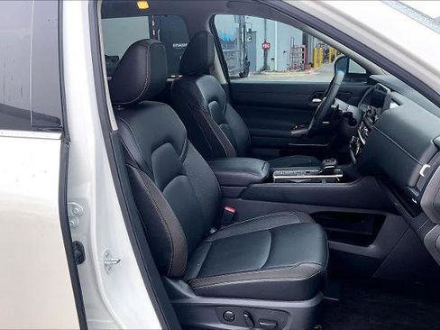 Certified 2024 Nissan Pathfinder SL w/ SL Premium Package image 8