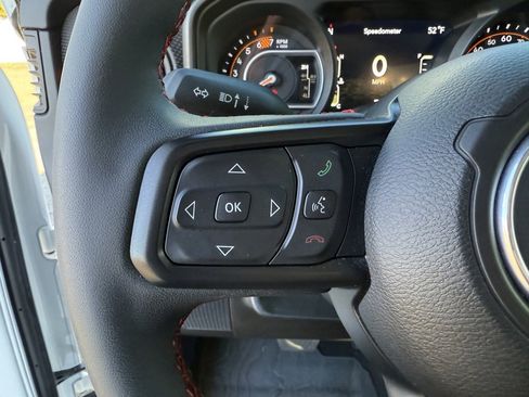 Used 2024 Jeep Wrangler Unlimited Rubicon image 32