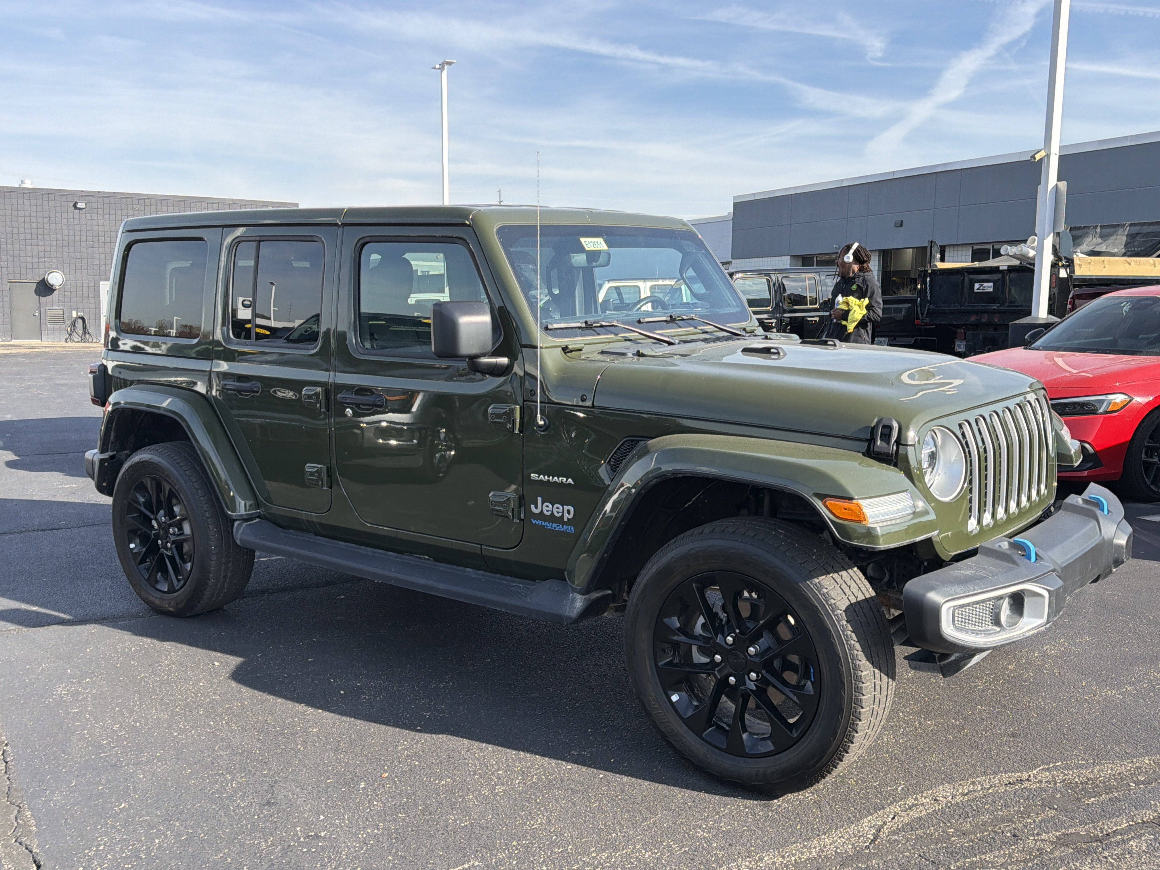 Used 2022 Jeep Wrangler Unlimited Sahara w/ Cold Weather Group AWD/4WD image 11