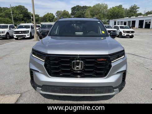 Used 2025 Honda Pilot TrailSport image 2