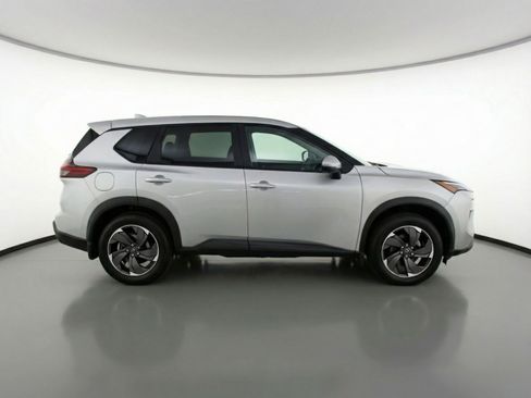 Used 2025 Nissan Rogue SV image 11