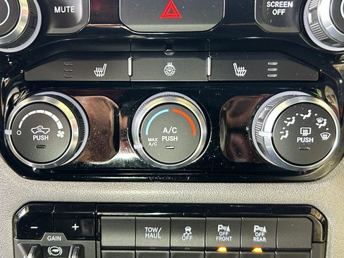 Certified 2025 RAM 2500 Big Horn AWD/4WD image 32