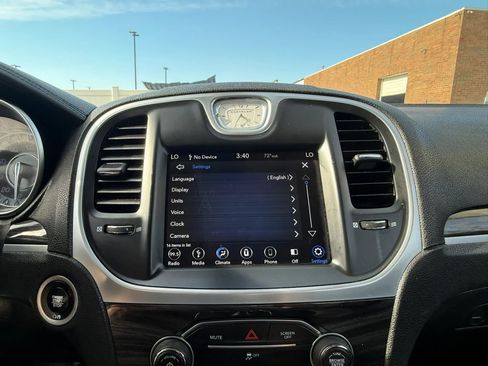 Used 2019 Chrysler 300 Touring RWD image 34