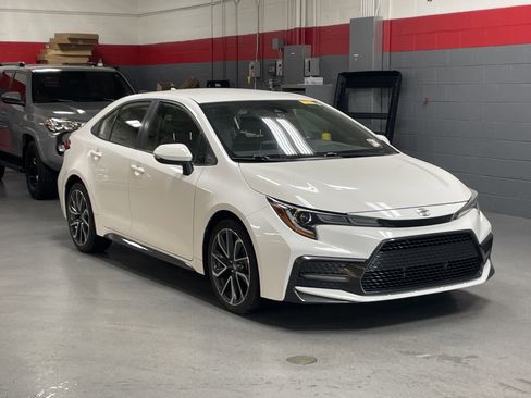 Used 2020 Toyota Corolla SE image 2