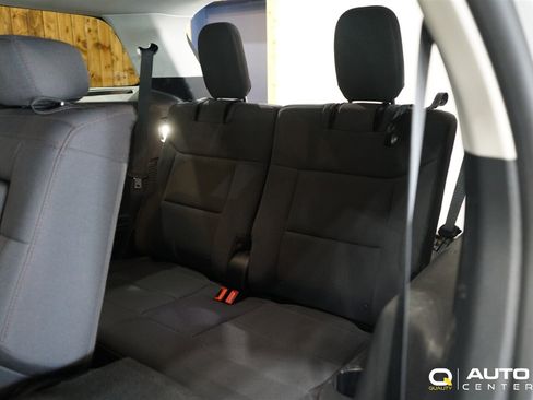 Used 2025 Ford Explorer Active AWD/4WD image 25