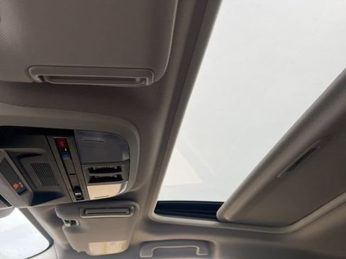 Used 2024 Subaru Crosstrek 2.0i Premium image 15