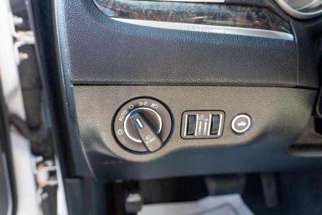 Used 2018 Chrysler 300 Limited w/ Safetytec Plus Group AWD/4WD image 21