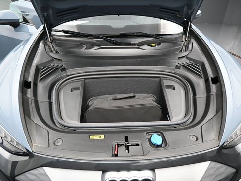 Used 2022 Audi e-tron GT Premium Plus image 38