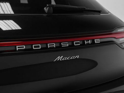 Certified 2023 Porsche Macan image 19