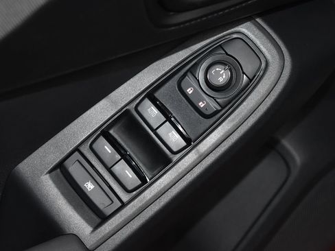 Used 2025 Subaru Crosstrek 2.0i Premium image 5