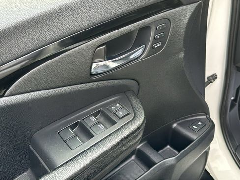 Used 2017 Honda Pilot Elite image 16
