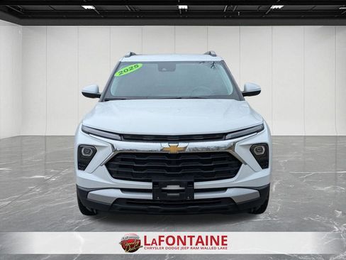 Used 2025 Chevrolet TrailBlazer LT image 2