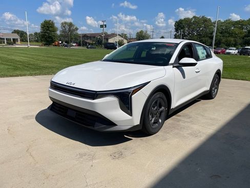 New 2026 Kia K4 FWD image 2