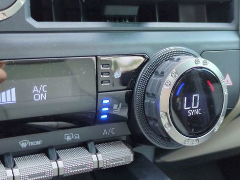 Used 2025 Toyota Tacoma Limited AWD/4WD image 22