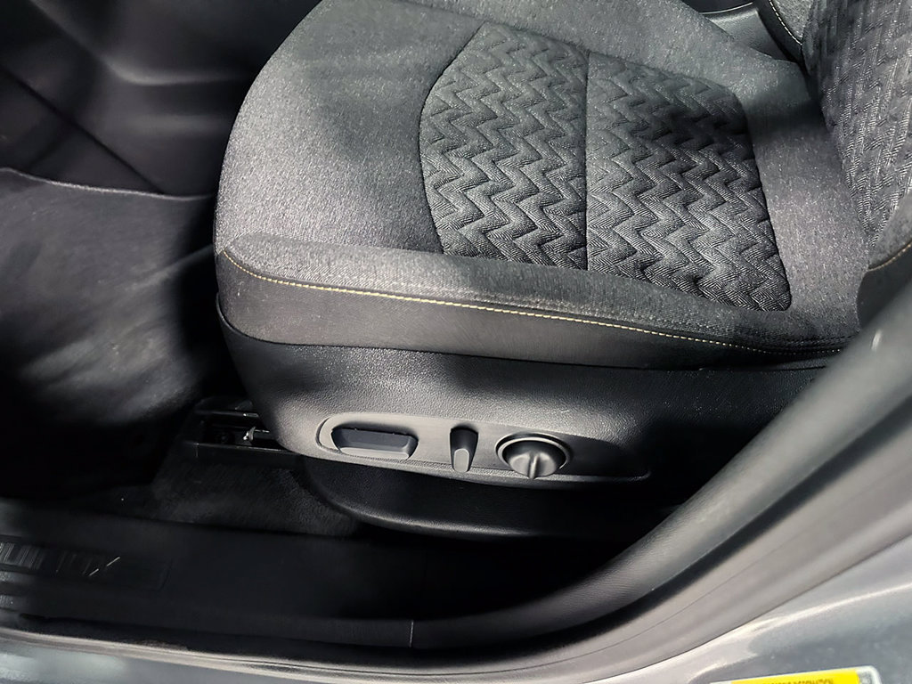 Used 2024 Chevrolet Equinox LT FWD image 20