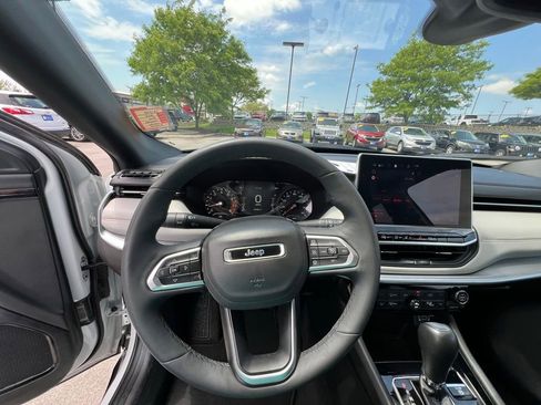 Used 2025 Jeep Compass Limited AWD/4WD image 40