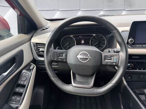 Used 2025 Nissan Rogue SV AWD/4WD image 13