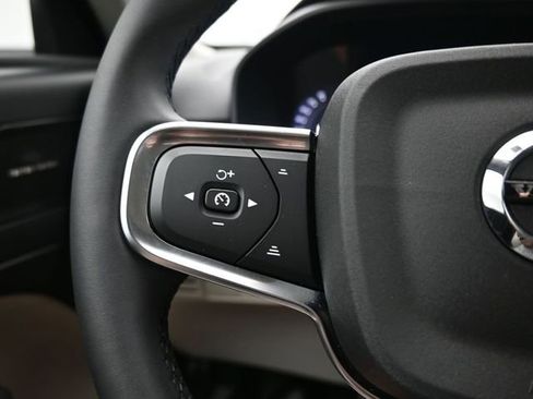 Used 2024 Volvo XC40 B5 Plus w/ Climate Package image 25