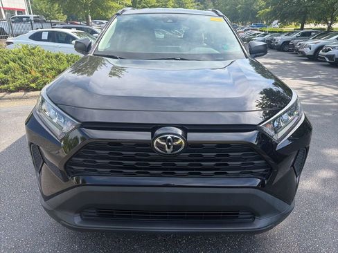 Used 2021 Toyota RAV4 LE FWD image 3