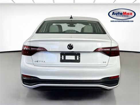 Used 2024 Volkswagen Jetta SE w/ Panoramic Sunroof Package image 8