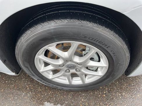 Used 2024 Chrysler Pacifica Touring-L FWD image 18