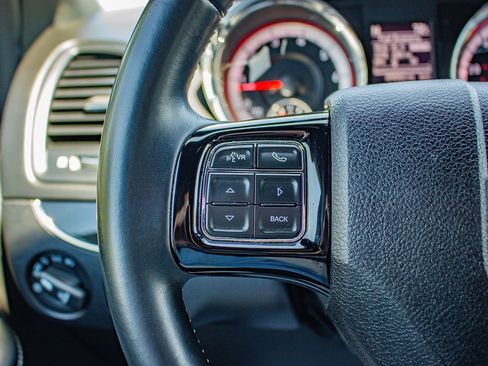 Used 2019 Dodge Grand Caravan SE FWD image 23
