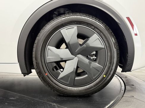 New 2026 Toyota Prius SE image 12