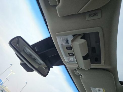 Used 2010 Lincoln MKT AWD image 18