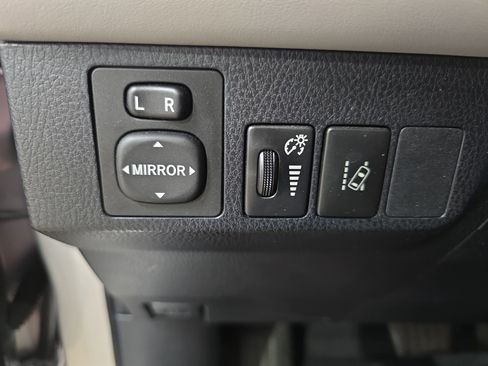 Used 2018 Toyota RAV4 XLE FWD image 24