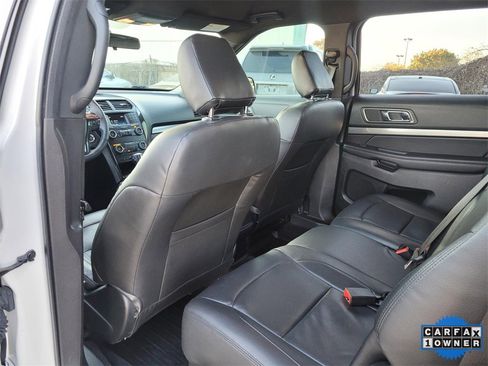Used 2018 Ford Explorer XLT image 13