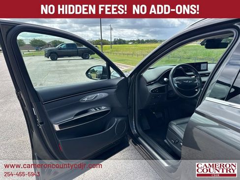 Used 2025 Genesis GV70 2.5T AWD/4WD image 14