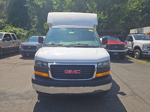 Used 2019 GMC Savana 3500 w/ Power Convenience Package RWD image 2